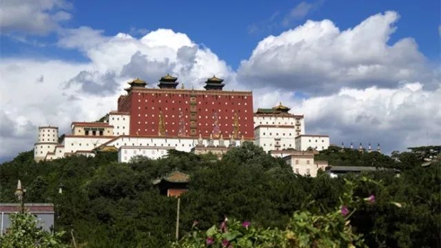 探寻承德古城，小杨与友们的温馨陪伴之旅